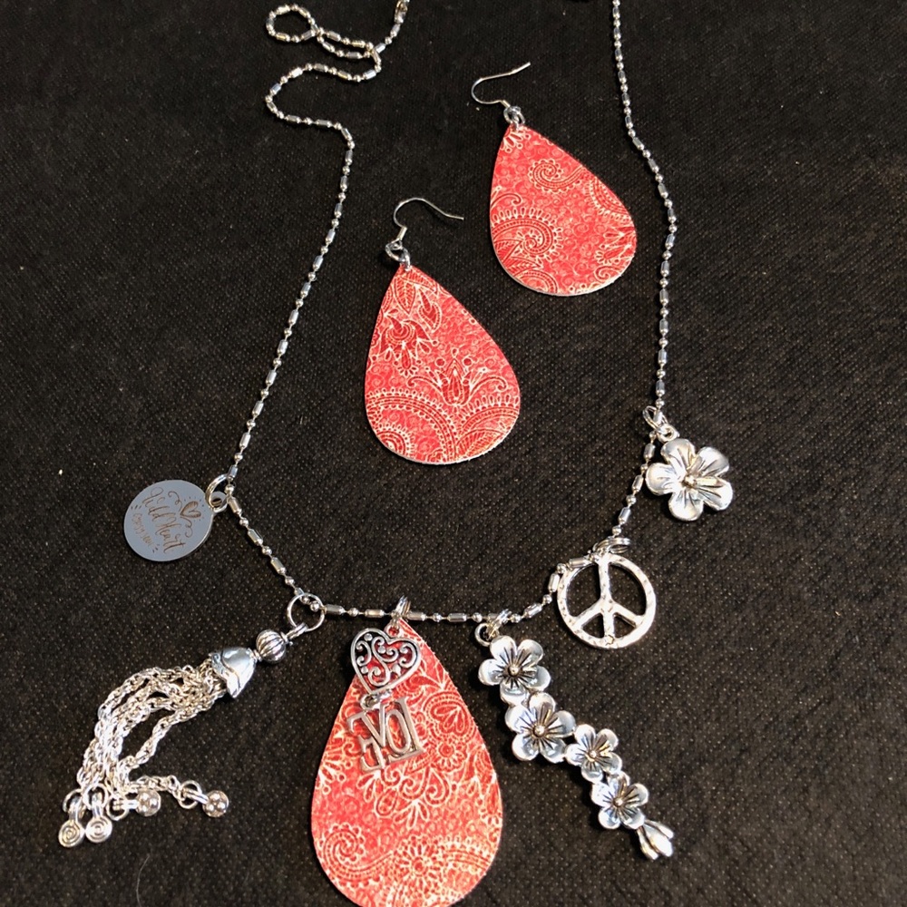 Faux leather earrings and necklace